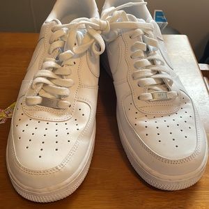 Men’s size 10 Nike AF1 white, gently used, only worn a few times